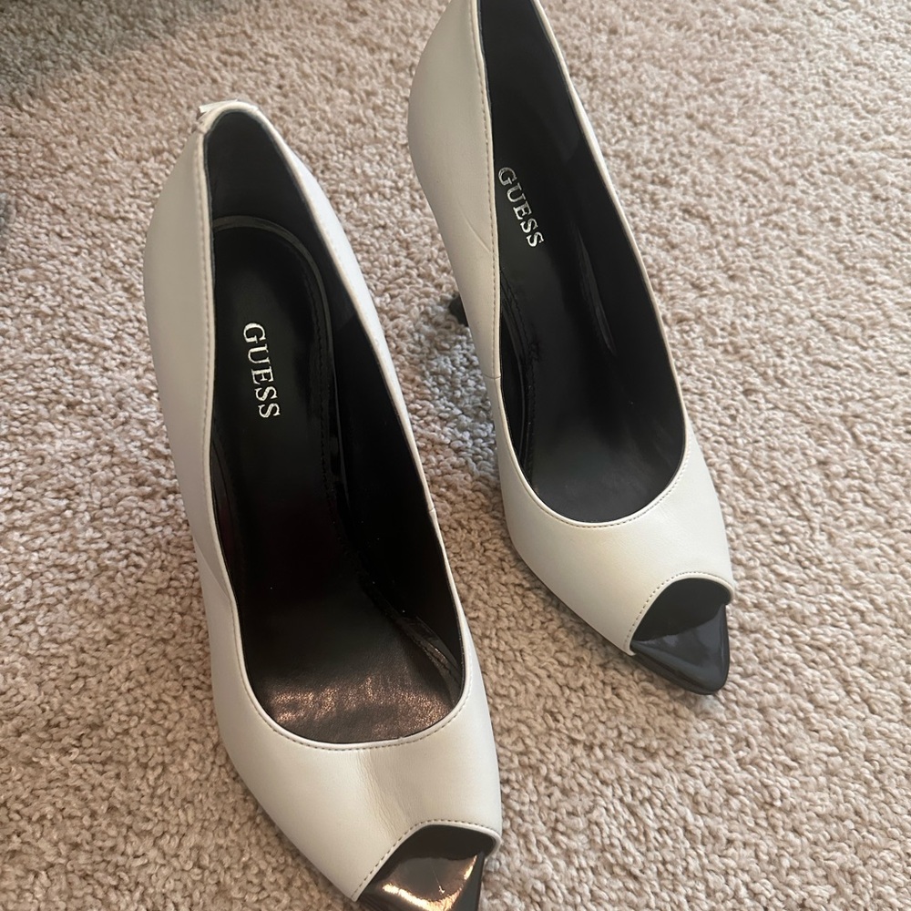 Guess White and Black Heels Classic Two-Tone Pumps